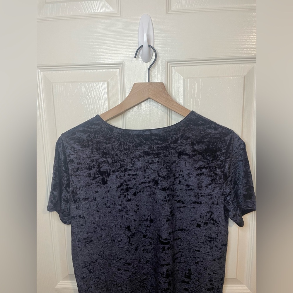Vince Black Chic Velvet Top Size Medium - Picture 8 of 9